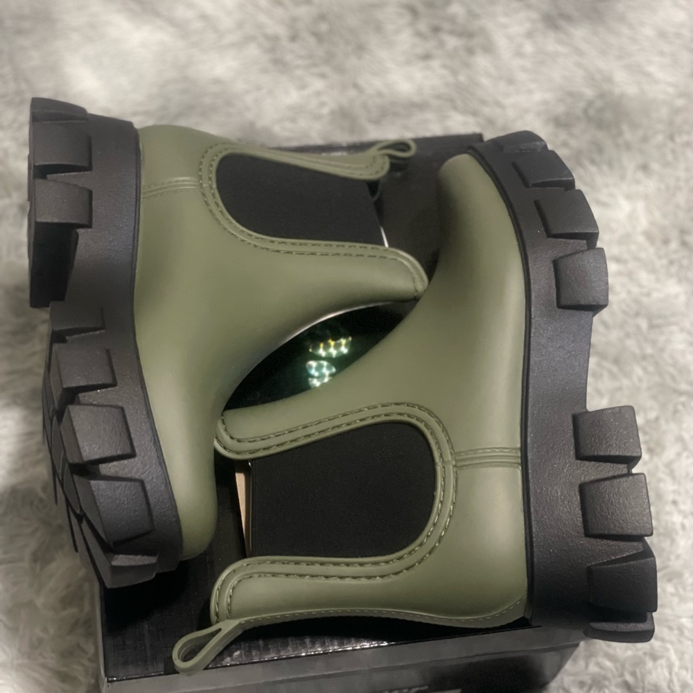 Women's Olive lug sole rain boots